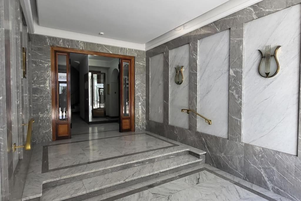 Luxueux Appartement, Carre D'or, Square Mozart Apartment